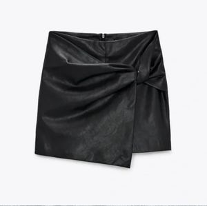 NWOT Zara leather skort